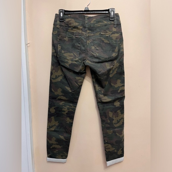 VIP JEANS Women’s Size 4 Camo Pants - Picture 2 of 6